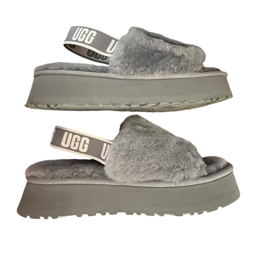 UGG Disco Slides Shoes cozy fluff and retro-style platform soles. - Picture 5 of 6